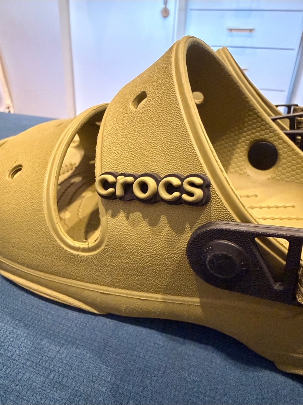 CROCS men’s size 10 Slide Sandal in army green with black and yellow Accents - Picture 2 of 6